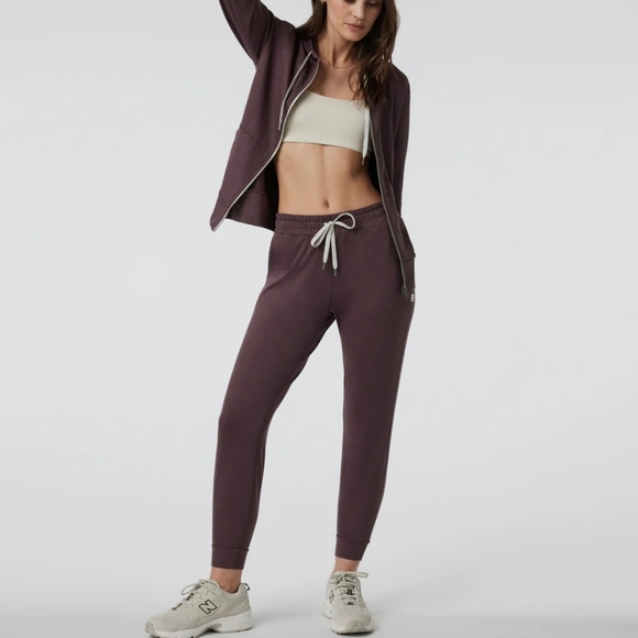 SOLD. NWT Vuori Women's Performance Jogger Elderberry Heather - Picture 4 of 6